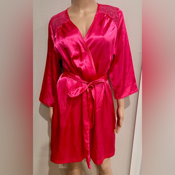 Morgan Taylor intimates pink robe. Size Medium. - Picture 1 of 5